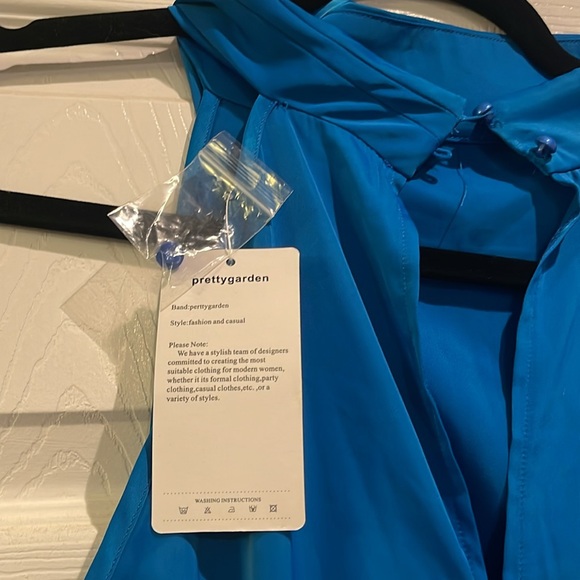 NWT XL blue pants suit. Bright blue half full sleeve button and zip back. - Picture 5 of 5